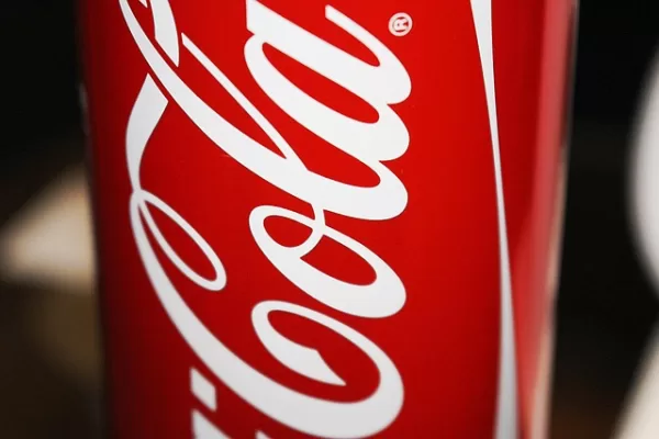 Can of Coca-Cola (Full Fat) 330ml